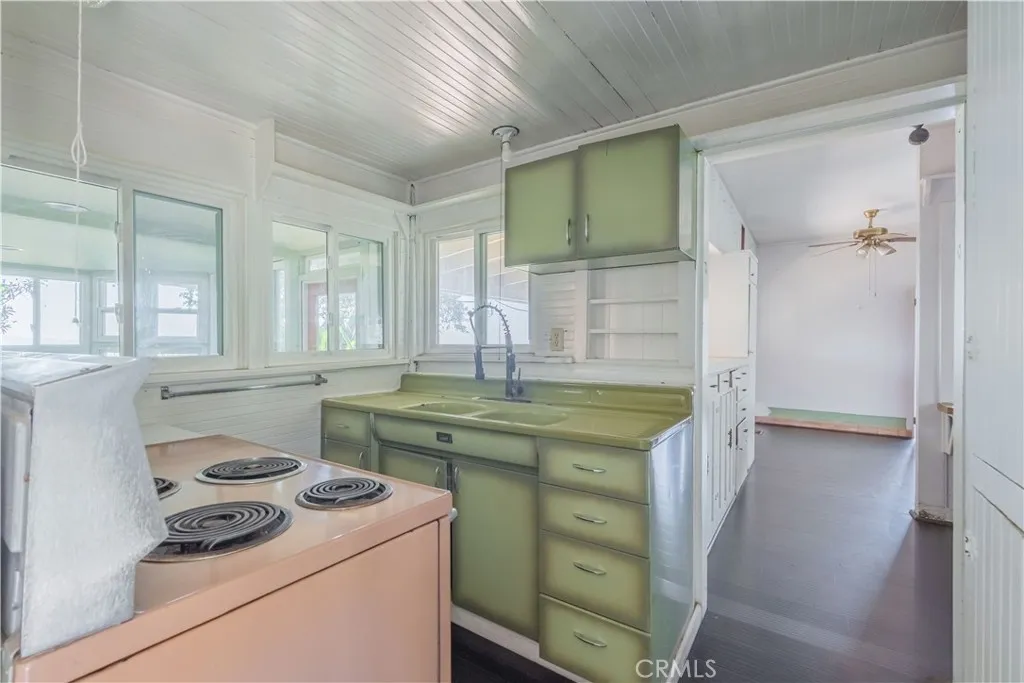 947 N Glendora Avenue, Glendora, California 91741 home-pic-9